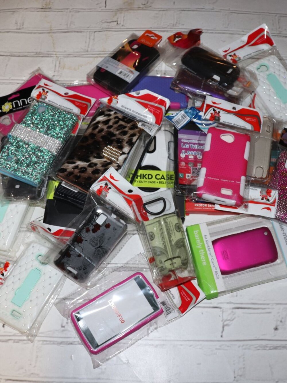 📦 Mystery Tech Box · ~30 Mixed Phone Cases · New Old Stock